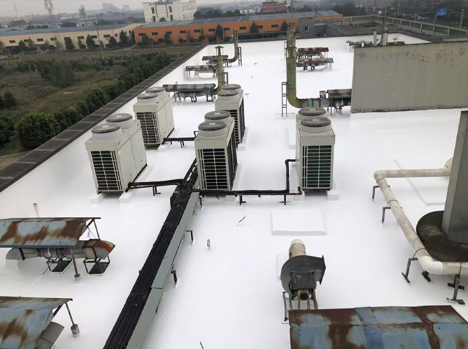 混凝土非上人屋面防水工艺技术对比：SYR 暴露无缝系统与聚脲防水工程机能分析